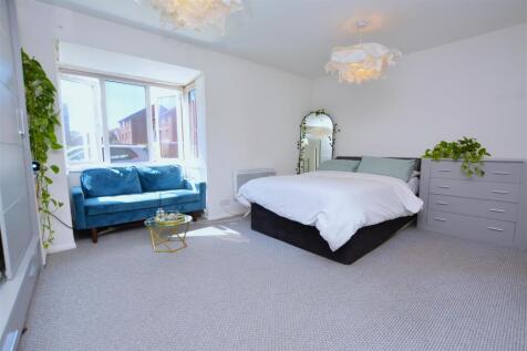Gilpin Close, Mitcham CR4 Studio for sale