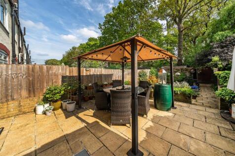 Cherrywood Lane, Morden SM4 4 bed terraced house for sale