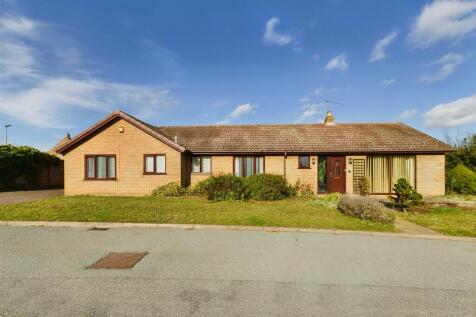 4 bedroom detached bungalow for sale