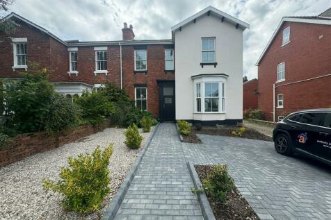 4 bedroom semi-detached house for sale