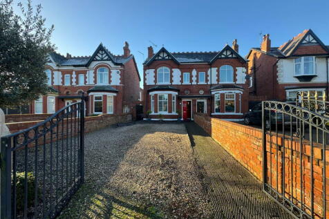 Wennington Road, Southport, PR9 7ER 3 bed semi