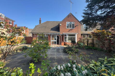 3 bedroom semi-detached bungalow for sale