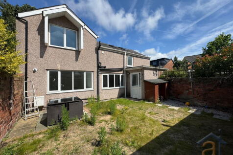 2 bedroom semi-detached house for sale