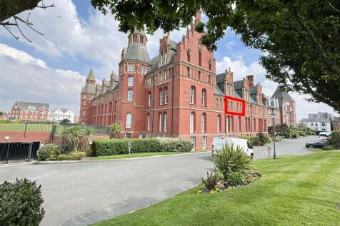 Promenade, Southport PR9 2 bed apartment for sale