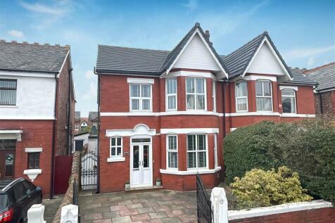 4 bedroom semi-detached house for sale