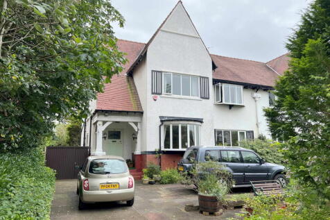 5 bedroom semi-detached house for sale