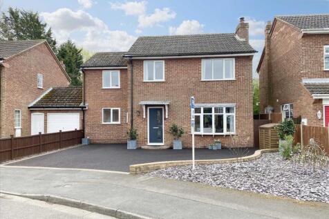 Martin LN4 4 bed detached house for sale