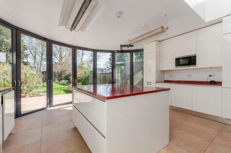 4 bedroom semi-detached house for sale