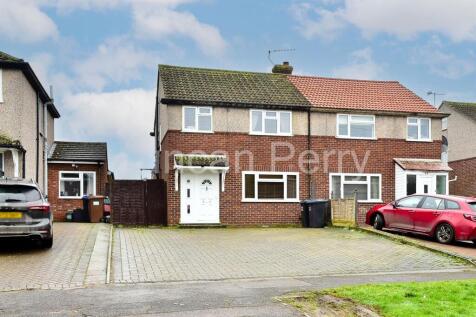 Parsonage Lane, Welham Green North... 3 bed semi