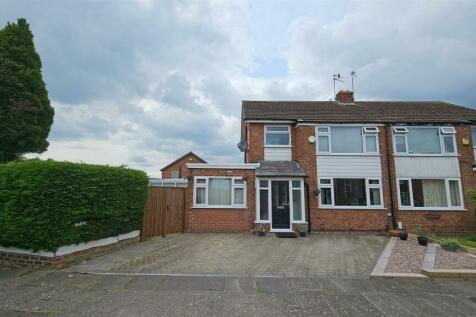 3 bedroom semi-detached house for sale