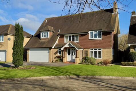 Roundwood Grove, Hutton Mount, Brentwood 5 bed detached house for sale