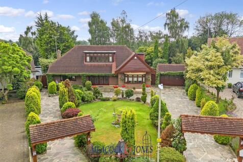 Weston Close, Hutton, Brentwood 3 bed chalet for sale