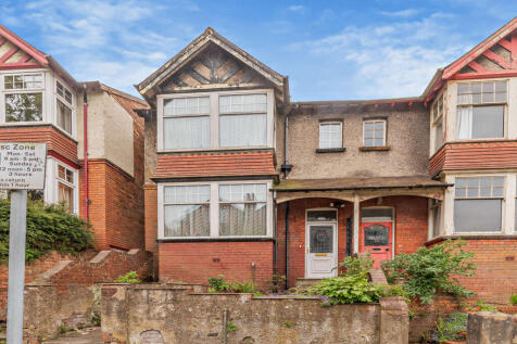 ROYAL AVENUE, SCARBOROUGH YO11 3 bed semi