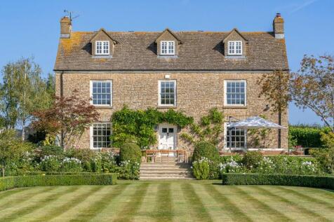 6 bedroom detached house for sale