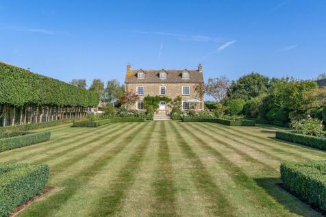 6 bedroom detached house for sale
