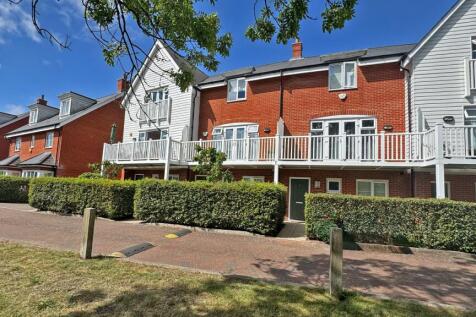 4 bedroom terraced house for sale