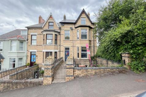 5 bedroom terraced house for sale