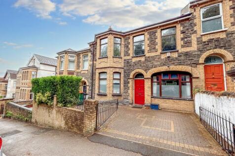 5 bedroom terraced house for sale