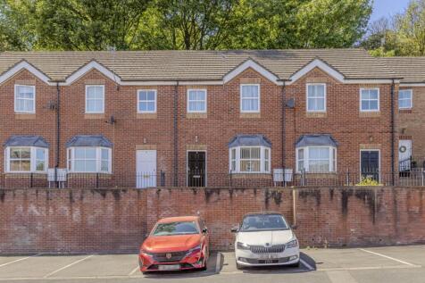 3 bedroom town house for sale