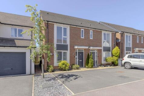 3 bedroom semi-detached house for sale