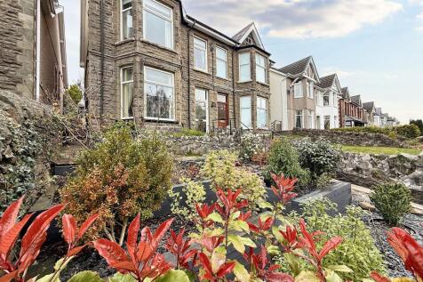5 bedroom semi-detached house for sale
