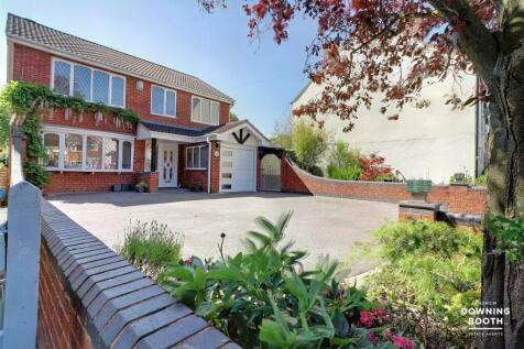 4 bedroom detached house for sale