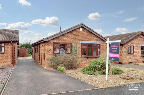 Castle View, Derby DE65 3 bed detached bungalow for sale