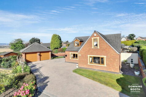 Uttoxeter Road, Rugeley WS15 4 bed detached house for sale