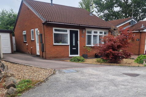 Woodfield Close, Cannock WS11 2 bed detached bungalow for sale