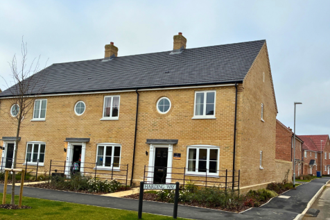 3 bedroom end of terrace house for sale