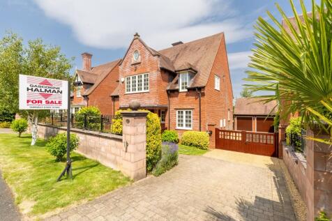 4 bedroom detached house for sale