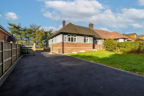 2 bedroom semi-detached bungalow for sale