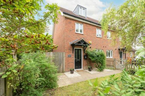 3 bedroom semi-detached house for sale