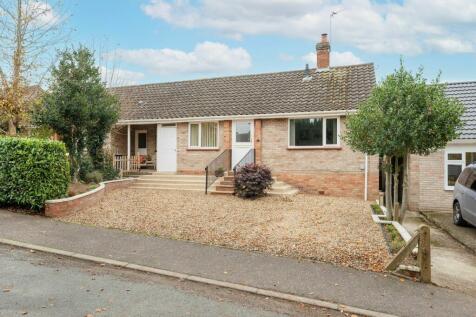 2 bedroom semi-detached bungalow for sale