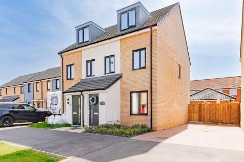 3 bedroom semi-detached house for sale