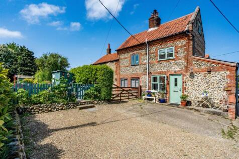 Holt Road, Sharrington 2 bed cottage for sale