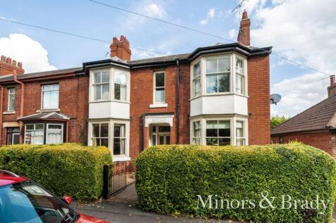 4 bedroom semi-detached house for sale