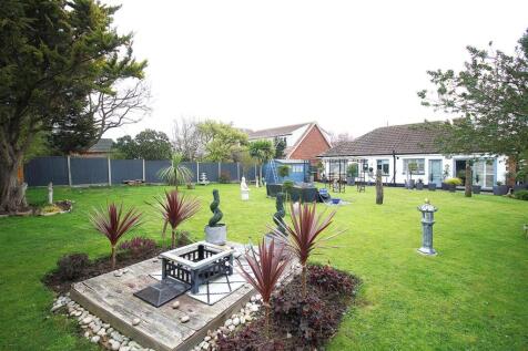 Saxon Avenue, Minster On Sea, Sheerness 3 bed detached bungalow for sale