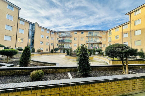 Berberis House, Highfield Road... 2 bed flat for sale