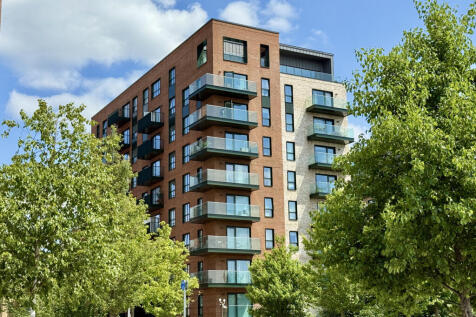 Sibley House, 1 Cedrus Avenue... 3 bed penthouse for sale