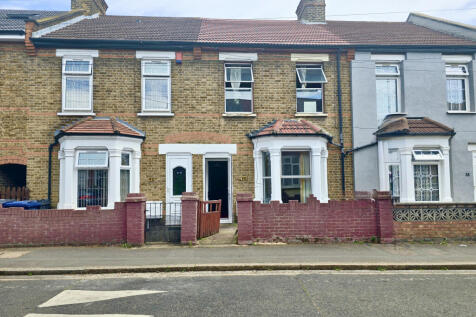 North Road,  Southall, UB1 3 bed terraced house for sale