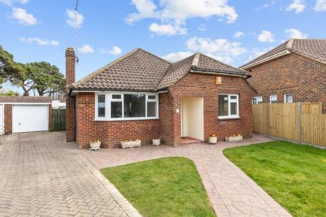 Fircroft Crescent, Rustington, BN16 3 bed detached bungalow for sale