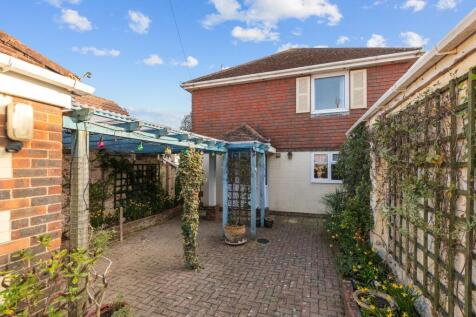 The Circle, East Preston, BN16 3 bed detached house for sale