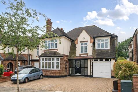 Links Avenue, Gidea Park 4 bed detached house for sale