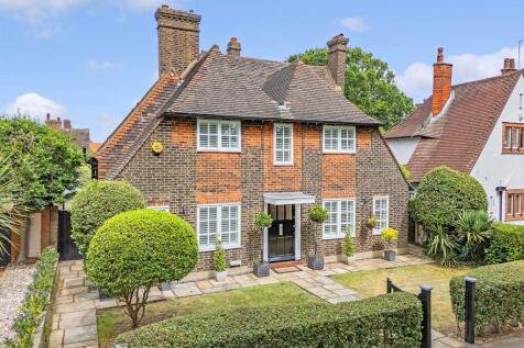 Parkway, Romford 4 bed detached house for sale
