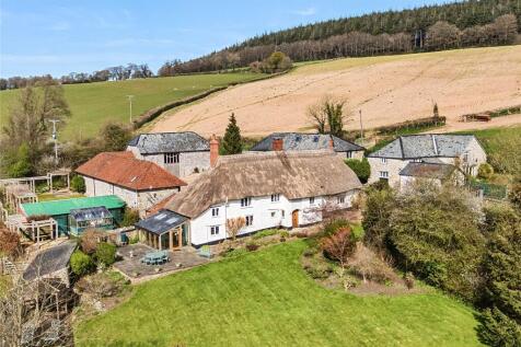 6 bedroom detached house for sale