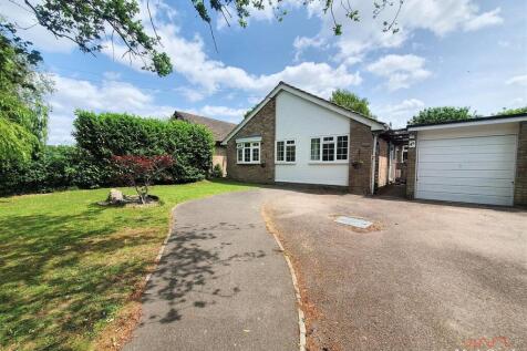 Woodlands Way, Horsham RH13 4 bed detached bungalow for sale
