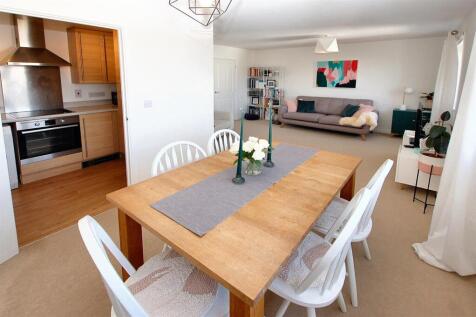 Taylor Close, Tonbridge 2 bed flat for sale