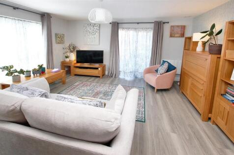 Herald Gardens, Tunbridge Wells 2 bed flat for sale