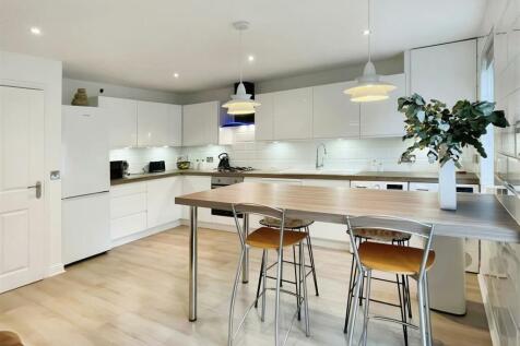 4 bedroom town house for sale